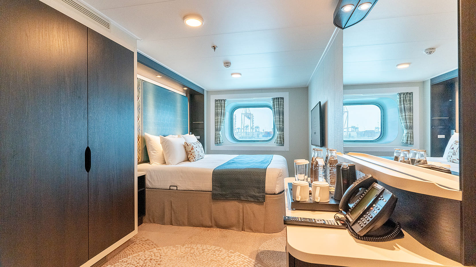 Aroya Cruise Ship - Seaview Cabin